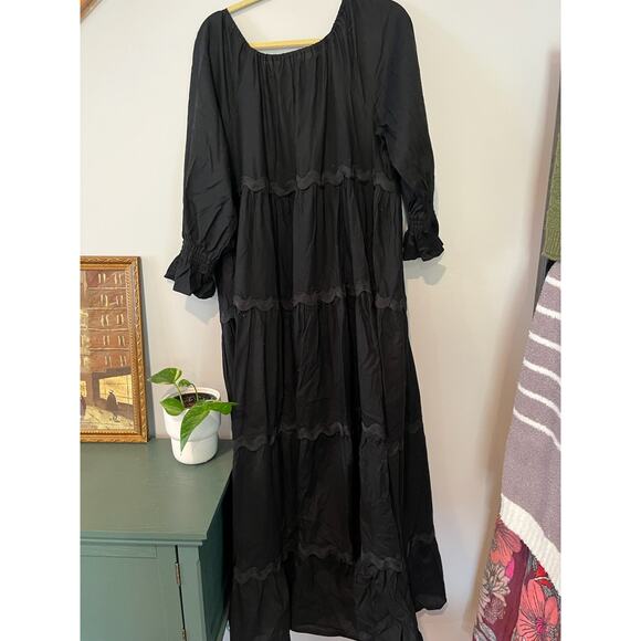 Coco + Jase Black Ruffle Maxi - Picture 4 of 4